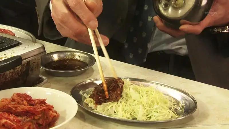 日本川崎的獨特烤肉文化，烤肉標配超大盤秘制卷心菜絲？五郎神助攻！