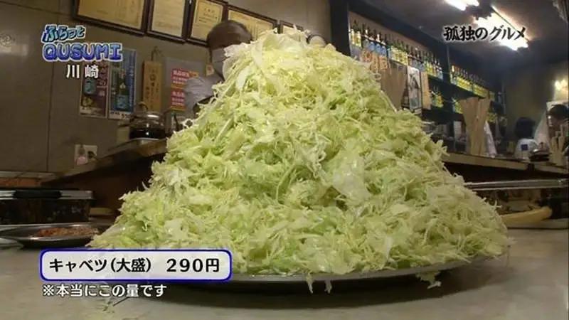 日本川崎的獨特烤肉文化，烤肉標配超大盤秘制卷心菜絲？五郎神助攻！